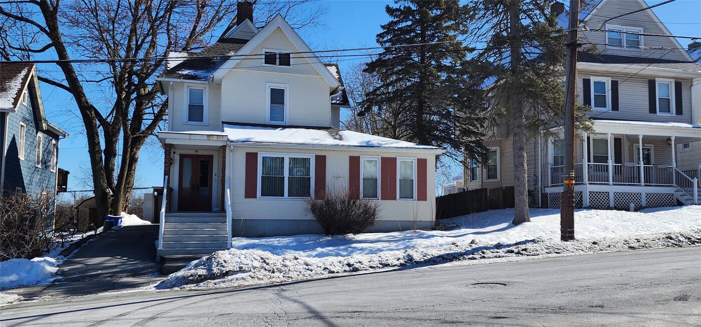 90 Grand Ave in Middletown, NY - Building Photo