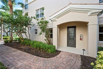 2809 Tiburon Blvd E in Naples, FL - Building Photo - Building Photo