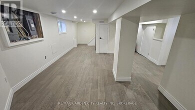 52 Pelham Rd in St Catharines, ON - Building Photo - Building Photo