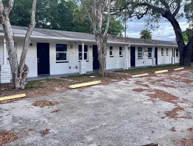 property at 707 Rosery Rd NW