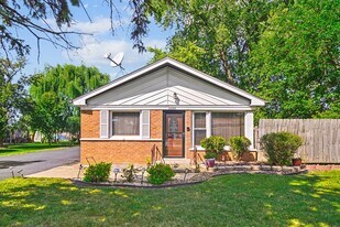 6404 W 85th Pl in Burbank, IL - Building Photo