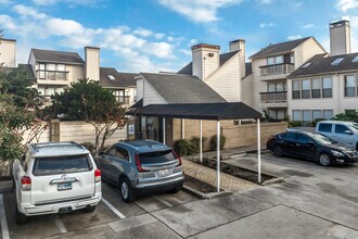 Oaks on Kirkwood Condominiums in Houston, TX - Building Photo - Building Photo