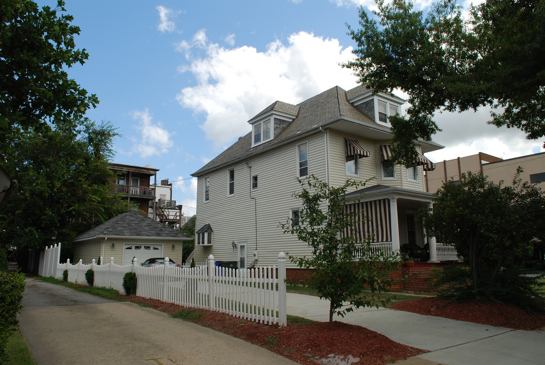 920 Redgate Ave in Norfolk, VA - Foto de edificio