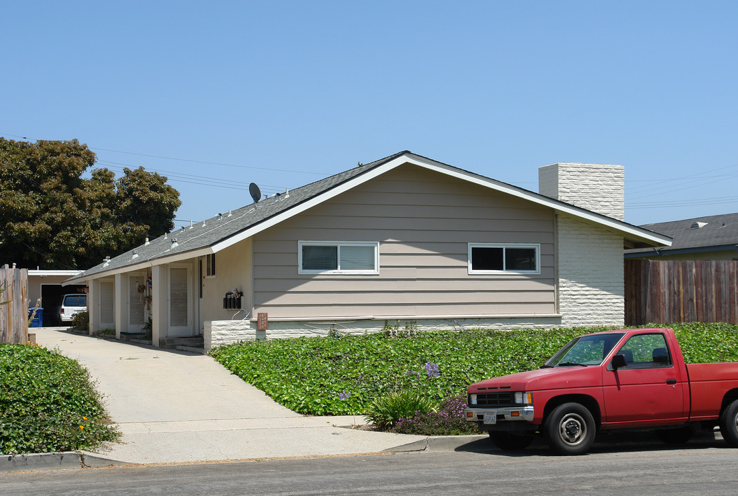 120-126 N Dunning St in Ventura, CA - Foto de edificio