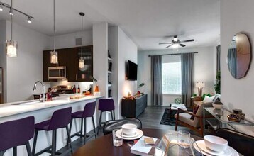 7600 Kirby Dr in Houston, TX - Building Photo - Building Photo