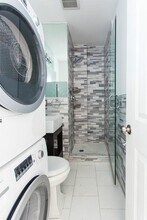 232 Elizabeth St, Unit 4D in New York, NY - Foto de edificio - Building Photo