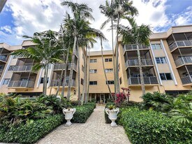 2640 NE 135th St in North Miami, FL - Building Photo