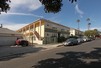 Park Cherokee Apartments in Los Angeles, CA - Foto de edificio - Building Photo