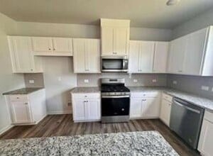 741 Pt Pl Dr in Loganville, GA - Foto de edificio - Building Photo