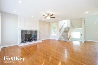 5836 Noreston St in Shawnee, KS - Foto de edificio - Building Photo