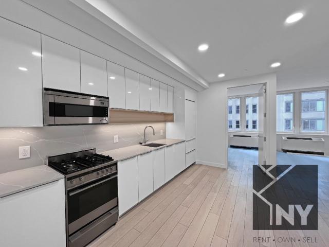 20 Wall St in New York, NY - Building Photo