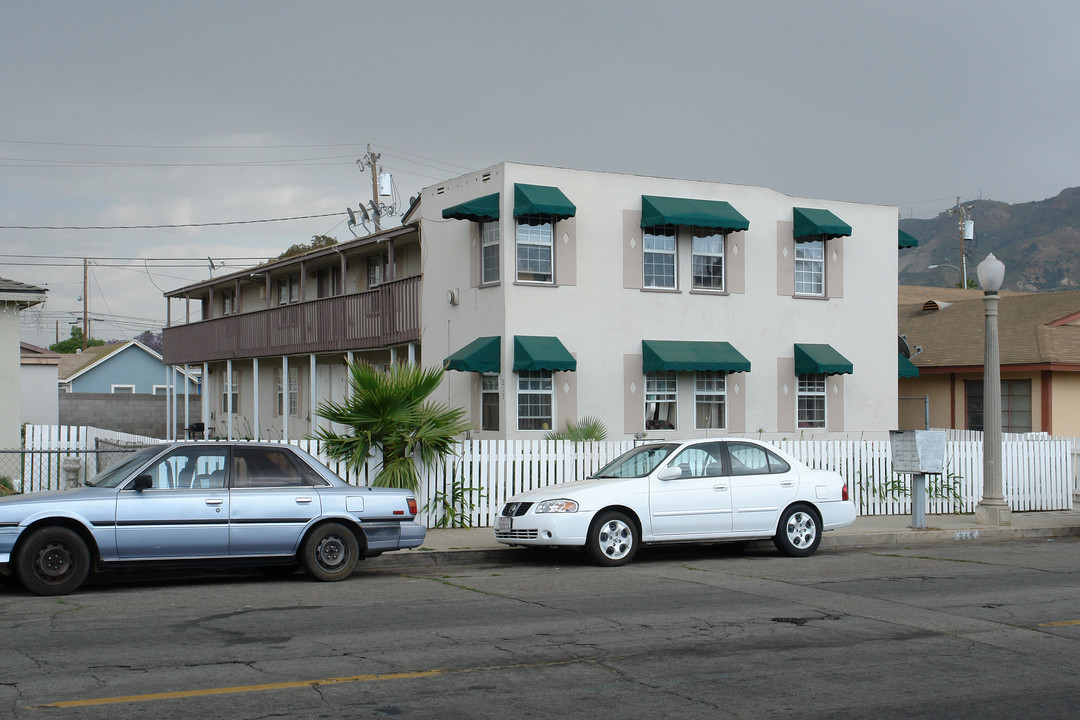 215 S 8th St in Santa Paula, CA - Foto de edificio