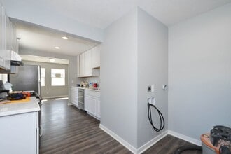 681 Glencoe St NE in Fridley, MN - Building Photo - Building Photo