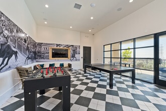 VASARI AT VENTANA in Fontana, CA - Foto de edificio - Interior Photo