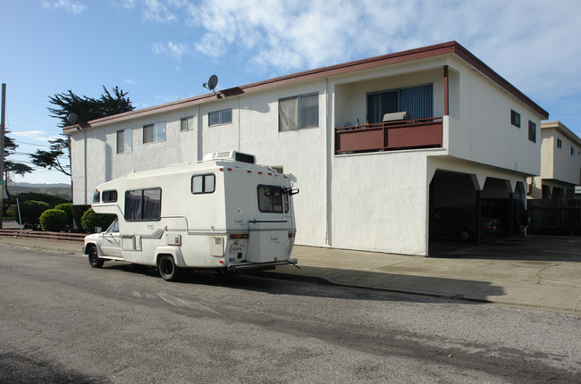 200 Lakeview Ave in Pacifica, CA - Building Photo - Building Photo