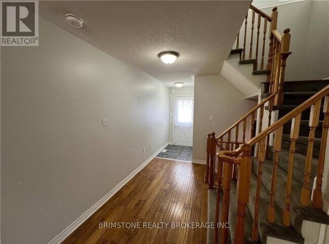 52 Admiral Crescent in Essa, ON - Building Photo - Building Photo