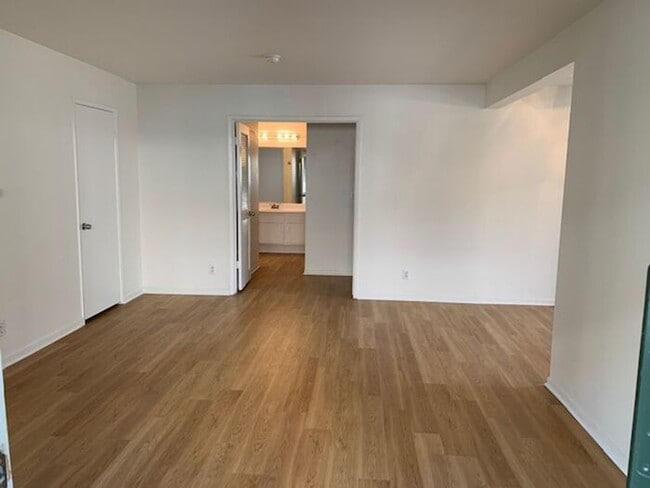 237 Streamwood in Irvine, CA - Building Photo - Building Photo