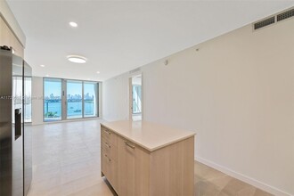 1500 Bay Rd, Unit N-0303 in Miami Beach, FL - Building Photo - Building Photo