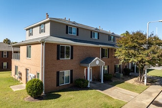 Manor Park West in Memphis, TN - Foto de edificio - Building Photo