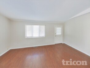 1235 Casa Solana Dr in Wheaton, IL - Building Photo - Building Photo