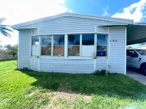 21870 NW 1st St in Pembroke Pines, FL - Foto de edificio - Building Photo