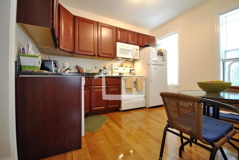 14 Leverett St-Unit -2 in Brookline, MA - Building Photo