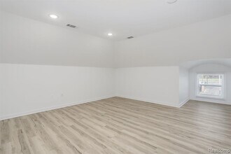 799 E Grand Blvd in Detroit, MI - Building Photo - Building Photo