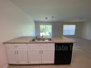 5521 Gillot Blvd in Port Charlotte, FL - Building Photo - Building Photo