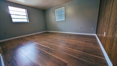 8736 Overlook Dr in Temple Terrace, FL - Foto de edificio - Building Photo