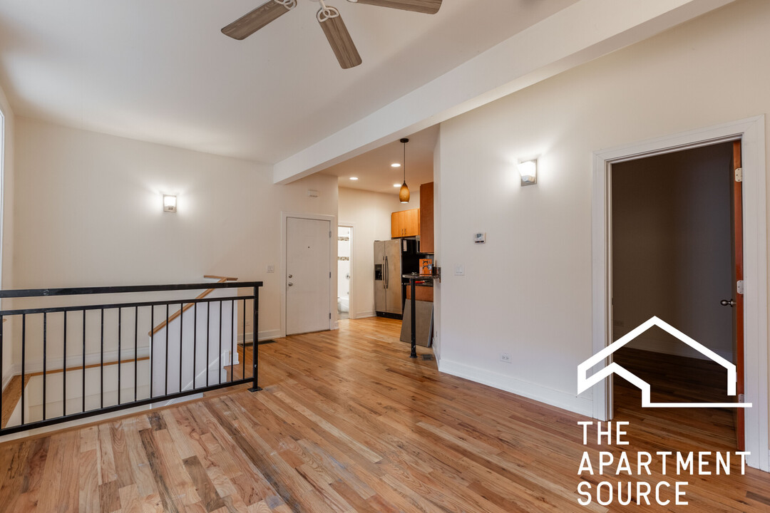 2835 N Damen Ave, Unit 1R in Chicago, IL - Building Photo