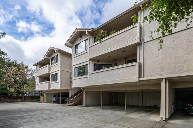 2511-2535 Lucy Ln in Walnut Creek, CA - Building Photo - Building Photo