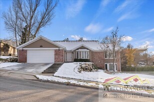 53 Monarch Dr