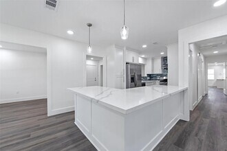 4074 Cheena Dr in Houston, TX - Building Photo - Building Photo