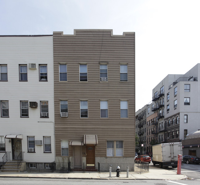 718 Lorimer St in Brooklyn, NY - Building Photo - Building Photo