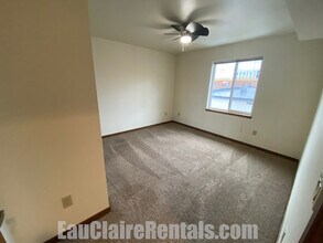 407 Wisconsin St, Unit 407.5 in Eau Claire, WI - Building Photo - Building Photo