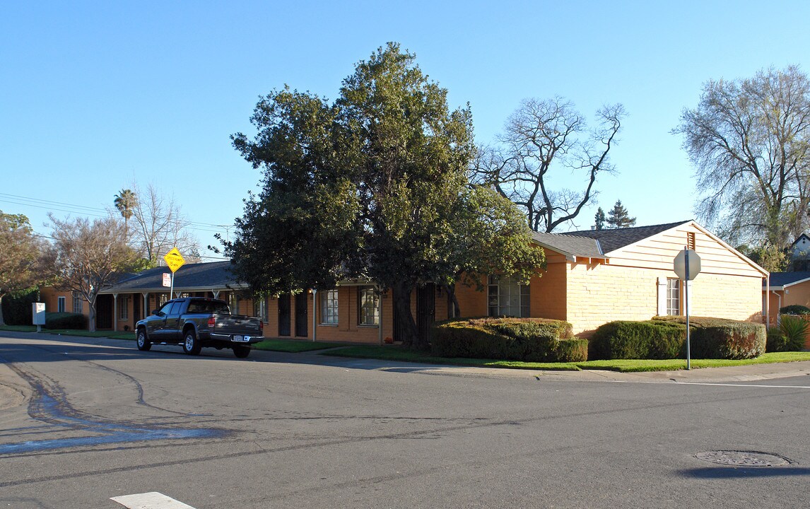 City College Apartments in Sacramento, CA - Foto de edificio