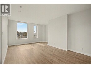 567 Emerson St in Coquitlam, BC - Building Photo - Building Photo