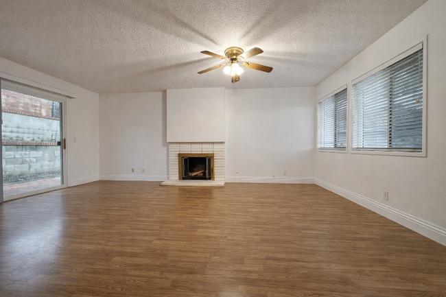 8373 Wabash St in Ventura, CA - Foto de edificio - Building Photo