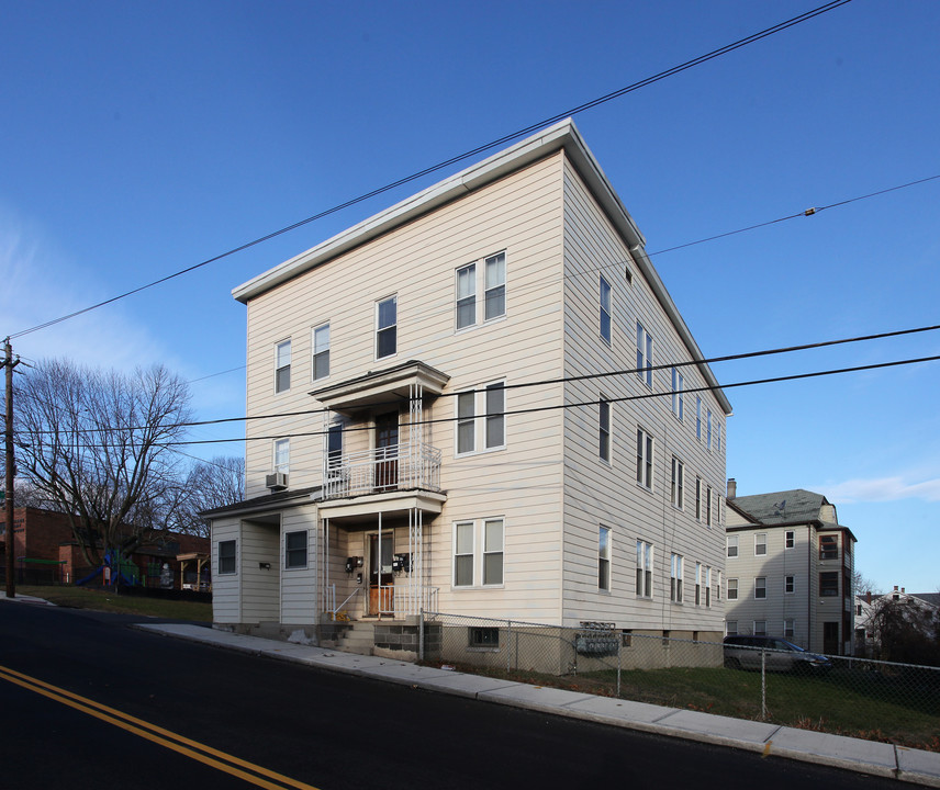 122-124 Sunnyside Ave in Waterbury, CT - Building Photo