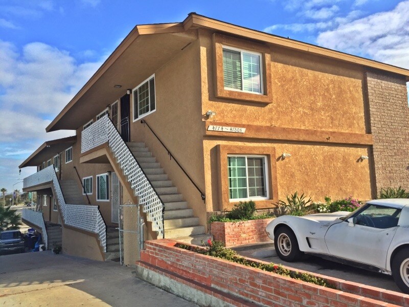 4774-4780 W Point Loma Blvd in San Diego, CA - Foto de edificio