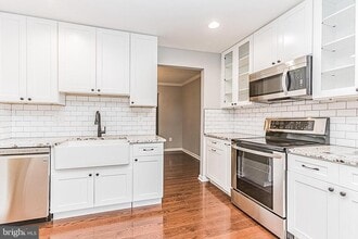 10414 Armstrong St in Fairfax, VA - Building Photo - Building Photo