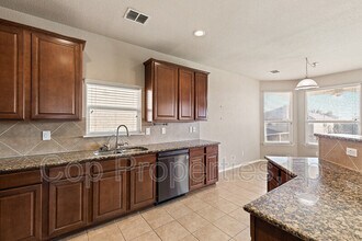 12638 Red Maple Way in San Antonio, TX - Building Photo - Building Photo