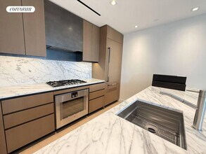 555 W 22nd St in New York, NY - Building Photo - Building Photo