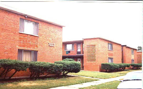 Summit Court Apartments in Summit, IL - Foto de edificio - Building Photo