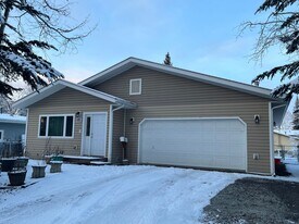 2012 Carr Ave in Fairbanks, AK - Building Photo