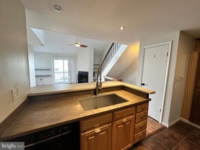 4311 Pembrook Village Dr in Alexandria, VA - Building Photo - Building Photo