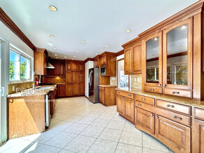 10211 Clematis Ct in Los Angeles, CA - Building Photo - Building Photo