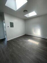 32-35 61st St, Unit 2F in Queens, NY - Foto de edificio - Building Photo