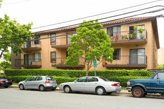 623 Ansel road in Burlingame, CA - Foto de edificio - Building Photo