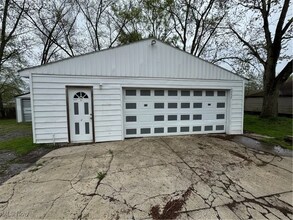 3372 Lynwood Dr NW in Warren, OH - Building Photo - Building Photo